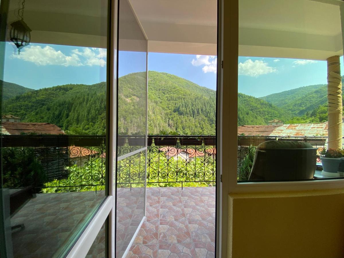 Къща За Гости Хаджиевата Къща Smolyan Exterior photo