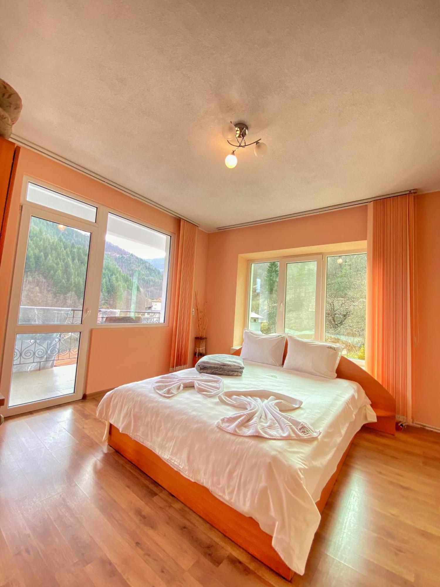 Къща За Гости Хаджиевата Къща Smolyan Exterior photo